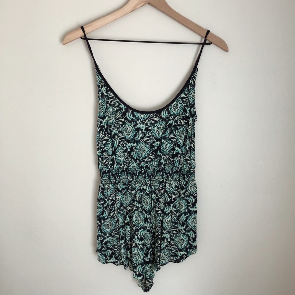 URBAN OUTFITTERS flower romper
